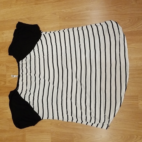 💥3/$10💥 Splash Hi-Lo Striped Short Sleeve Raglan Tee with Pocket - Picture 9 of 13